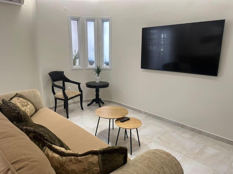Eclectic Apartment Near Downtown Heraklion Exteriör bild