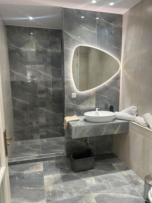 Eclectic Apartment Near Downtown Heraklion Exteriör bild